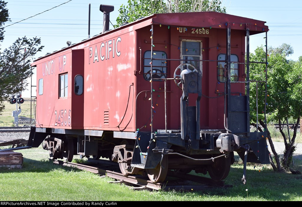 UP 24506 at Medicine Bow